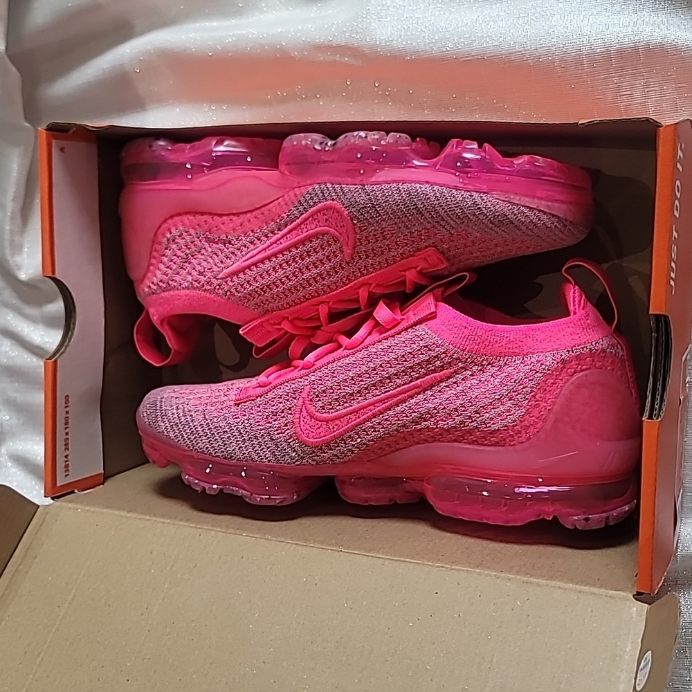 Womans Air Vapormax 2021 size 6 NWT - Picture 8 of 9